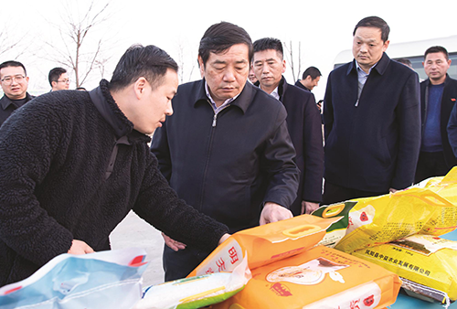 许继伟到凤阳县住村走访宣讲党的十九届六中全会精神时强调